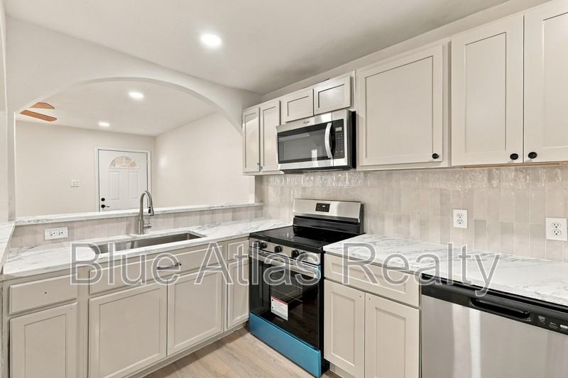 116 Maple St #B - Photo 4 of 25