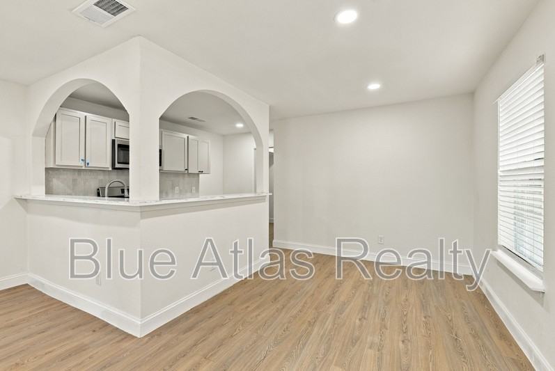 116 Maple St #B - Photo 5 of 25