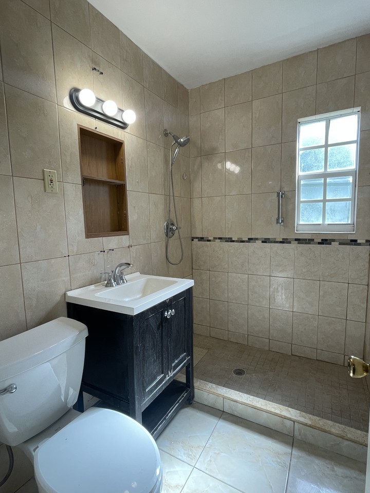 Wedgewood Apartments of Lake Worth - Photo 2 of 20