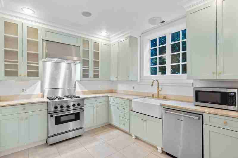 1435 Newport Way - Photo 4 of 26
