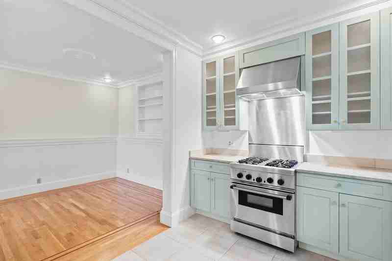 1435 Newport Way - Photo 6 of 26