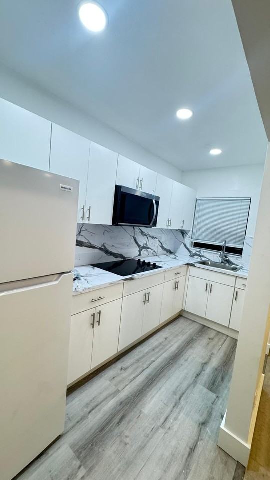 560 VICTORIA PARK LLC - Photo 2 of 8