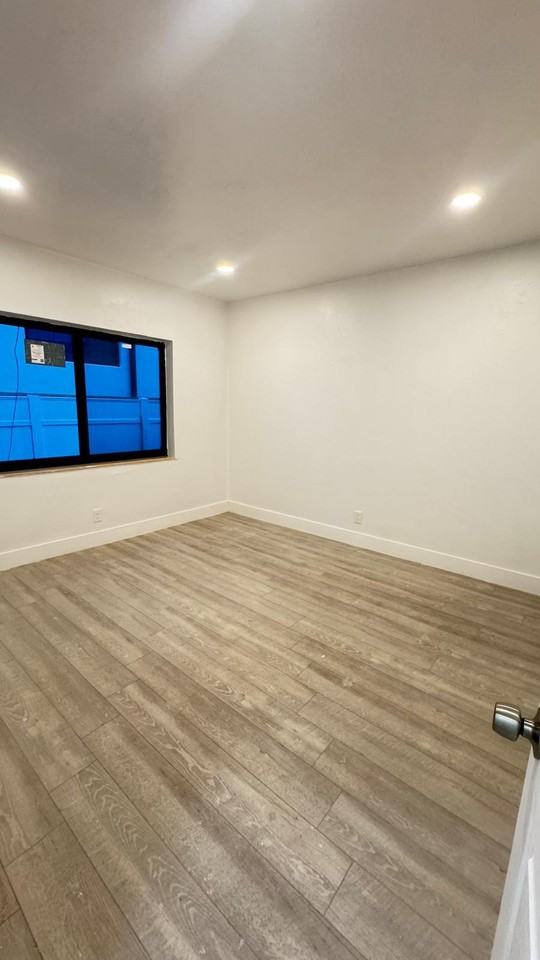560 VICTORIA PARK LLC - Photo 6 of 8