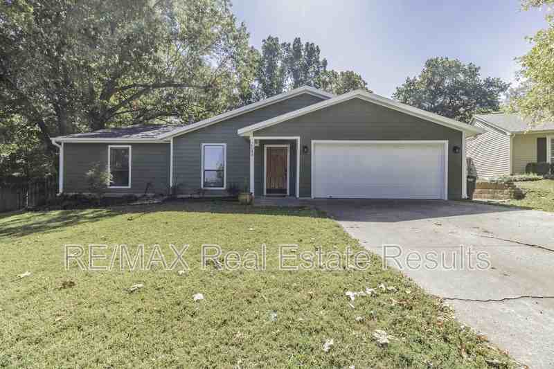 2549 E Lancer St - Photo 2 of 35
