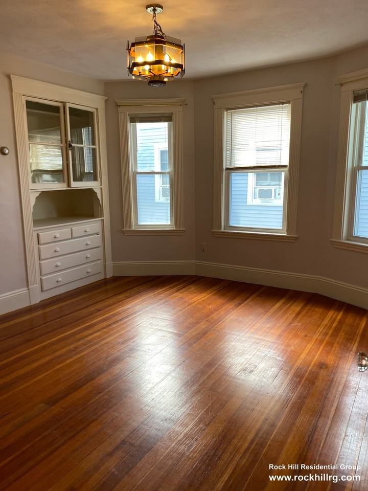 27 Montfern Ave #3 - Photo 7 of 25