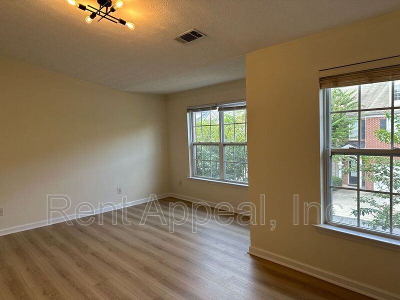 3880 Grovemont Pl - Photo 5 of 11