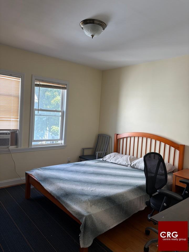 51 Franklin St #2 - Photo 4 of 4