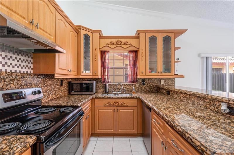 12851 Nw 7th Ter - Photo 4 of 20