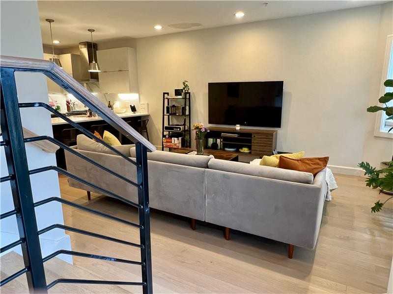 56 Robey St - Photo 5 of 38