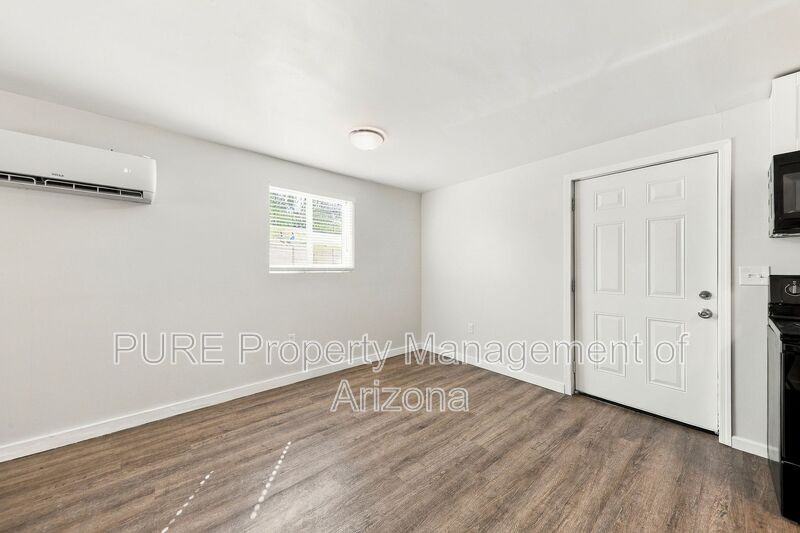 11709 N 79th Dr #4 - Photo 4 of 20