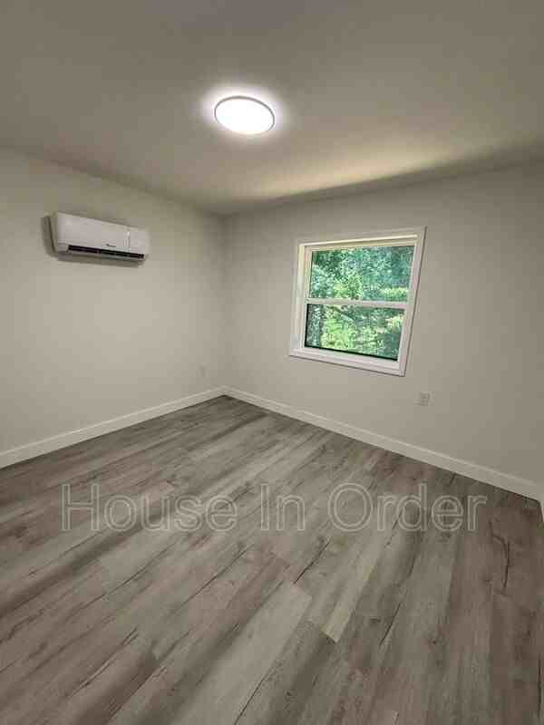 211 Cowan St - Photo 4 of 11