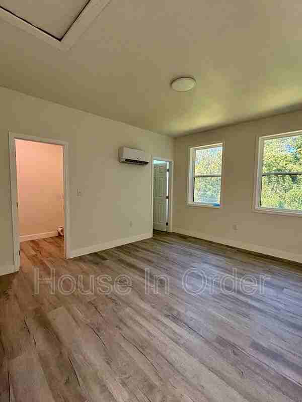 211 Cowan St - Photo 7 of 11