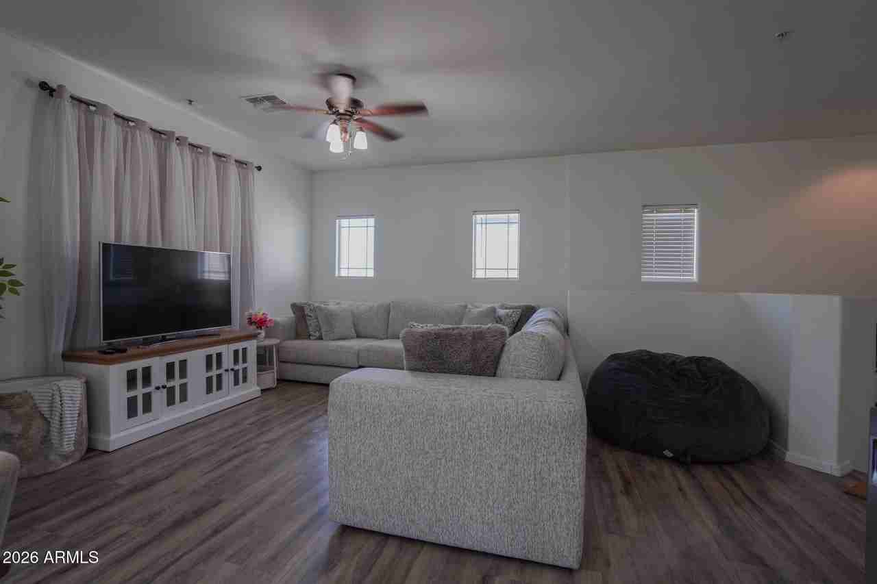 8115 W Lynwood St - Photo 4 of 27