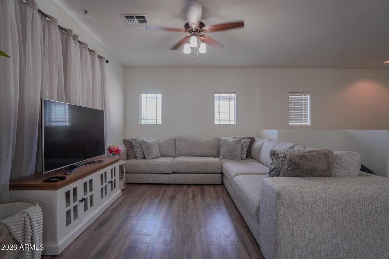 8115 W Lynwood St - Photo 5 of 27