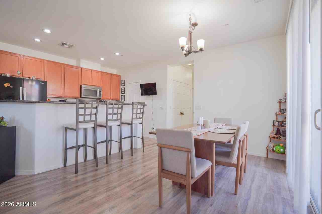 8115 W Lynwood St - Photo 6 of 27
