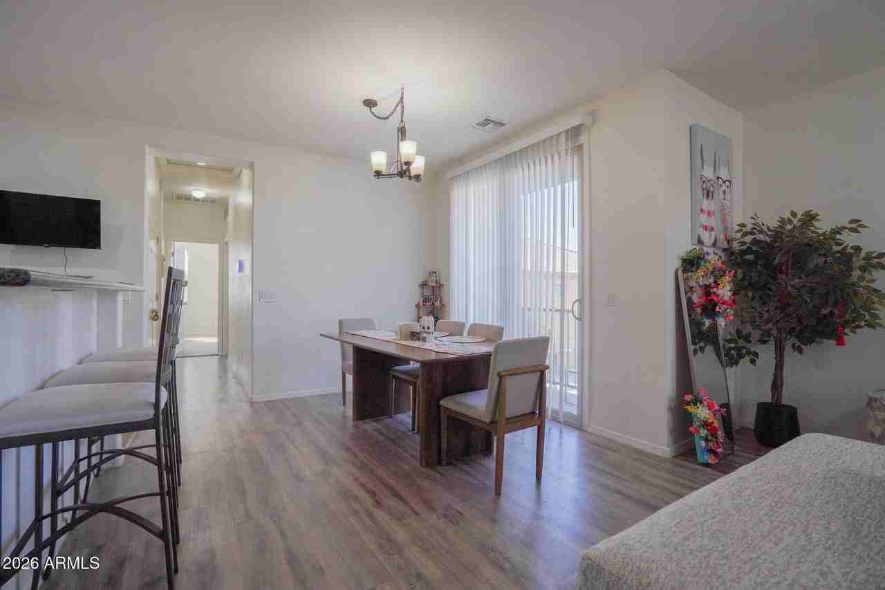 8115 W Lynwood St - Photo 7 of 27