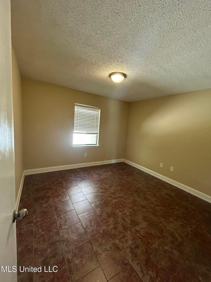 3403 54th Ave - Photo 2 of 3