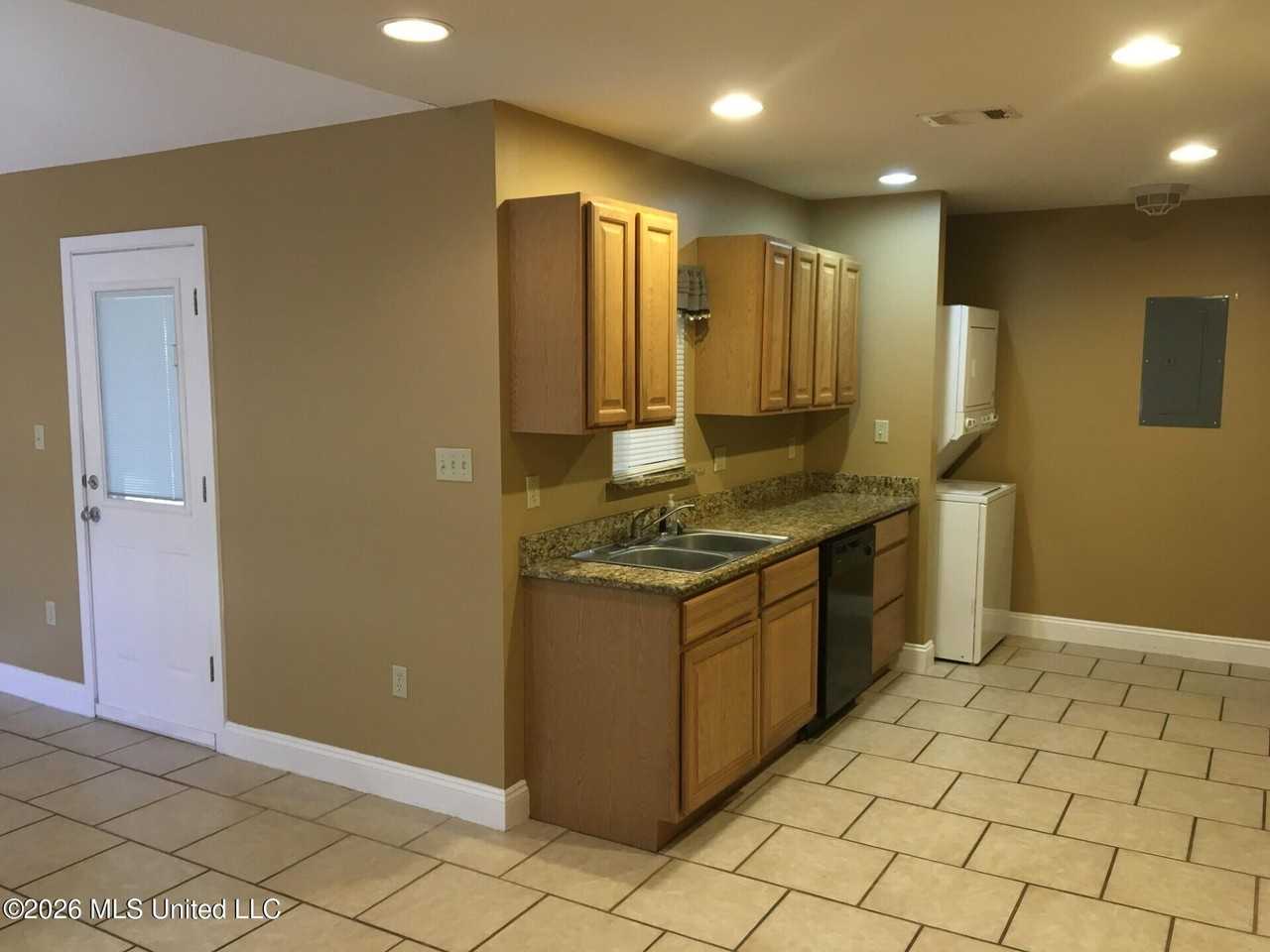 406 Russell Ave - Photo 2 of 2