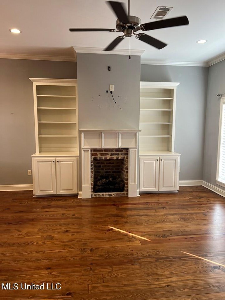 49 Ashburn Woods Ave - Photo 2 of 16