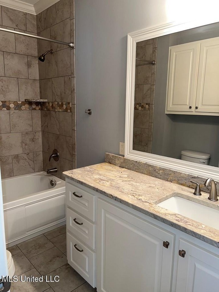 49 Ashburn Woods Ave - Photo 3 of 16