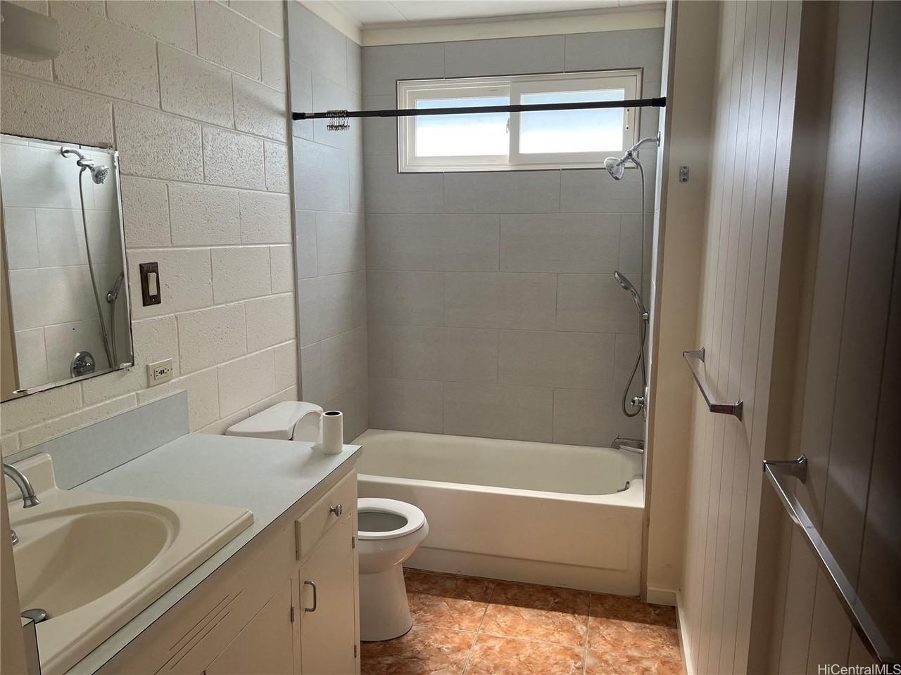 1286 Alewa Dr - Photo 3 of 6