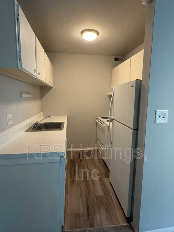 1247 Nelson St #C - Photo 3 of 7