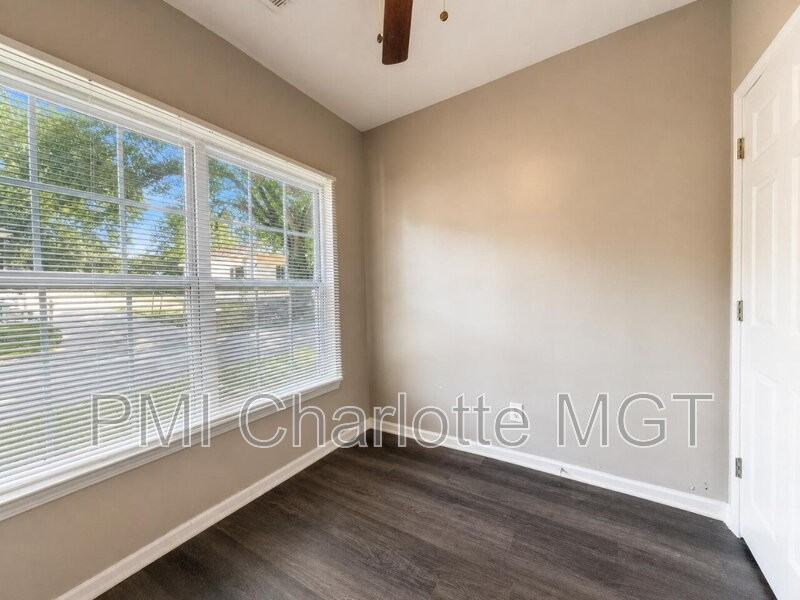 1029 Plymouth St - Photo 2 of 10