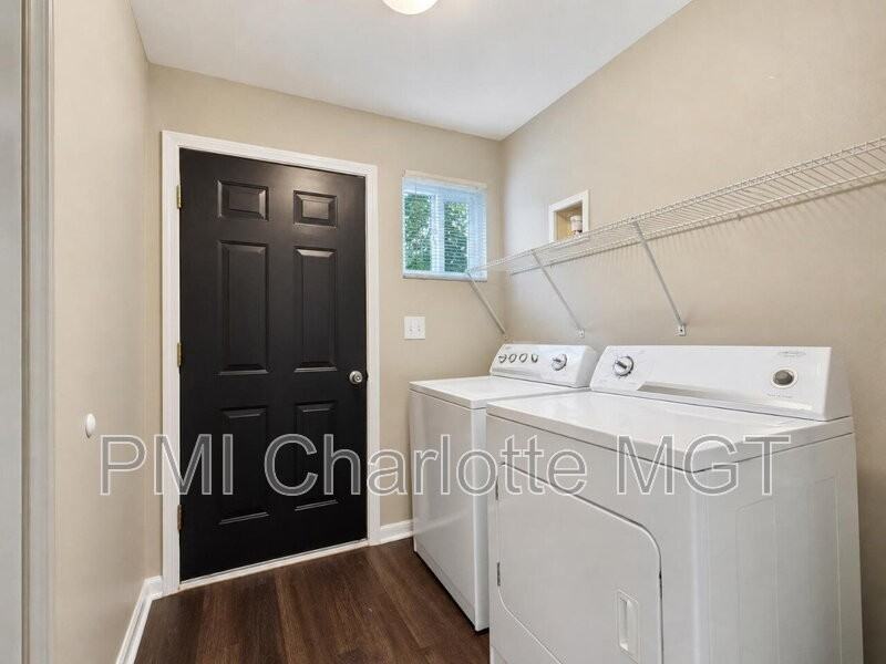 1029 Plymouth St - Photo 5 of 10