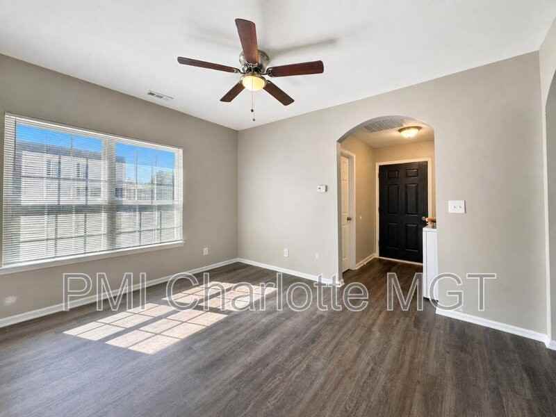 1029 Plymouth St - Photo 6 of 10