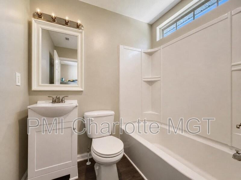 1029 Plymouth St - Photo 7 of 10