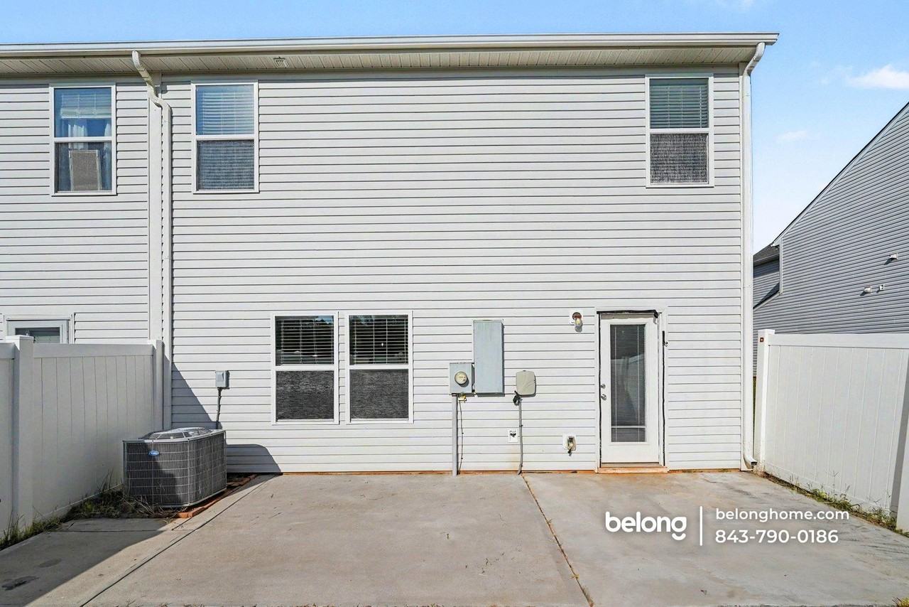 447 Tayberry Ln - Photo 2 of 18