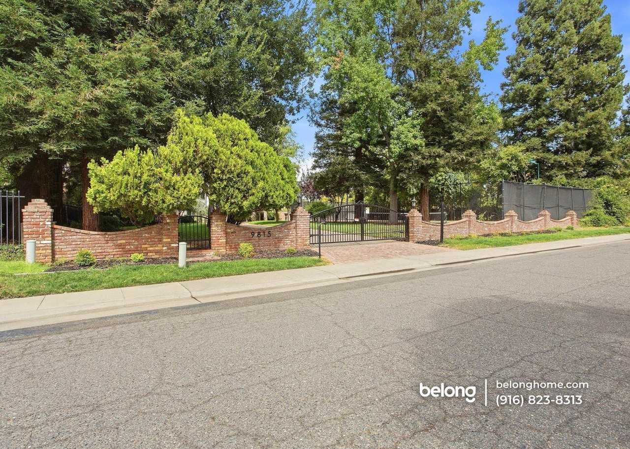 9815 Mira Del Rio Dr - Photo 4 of 25