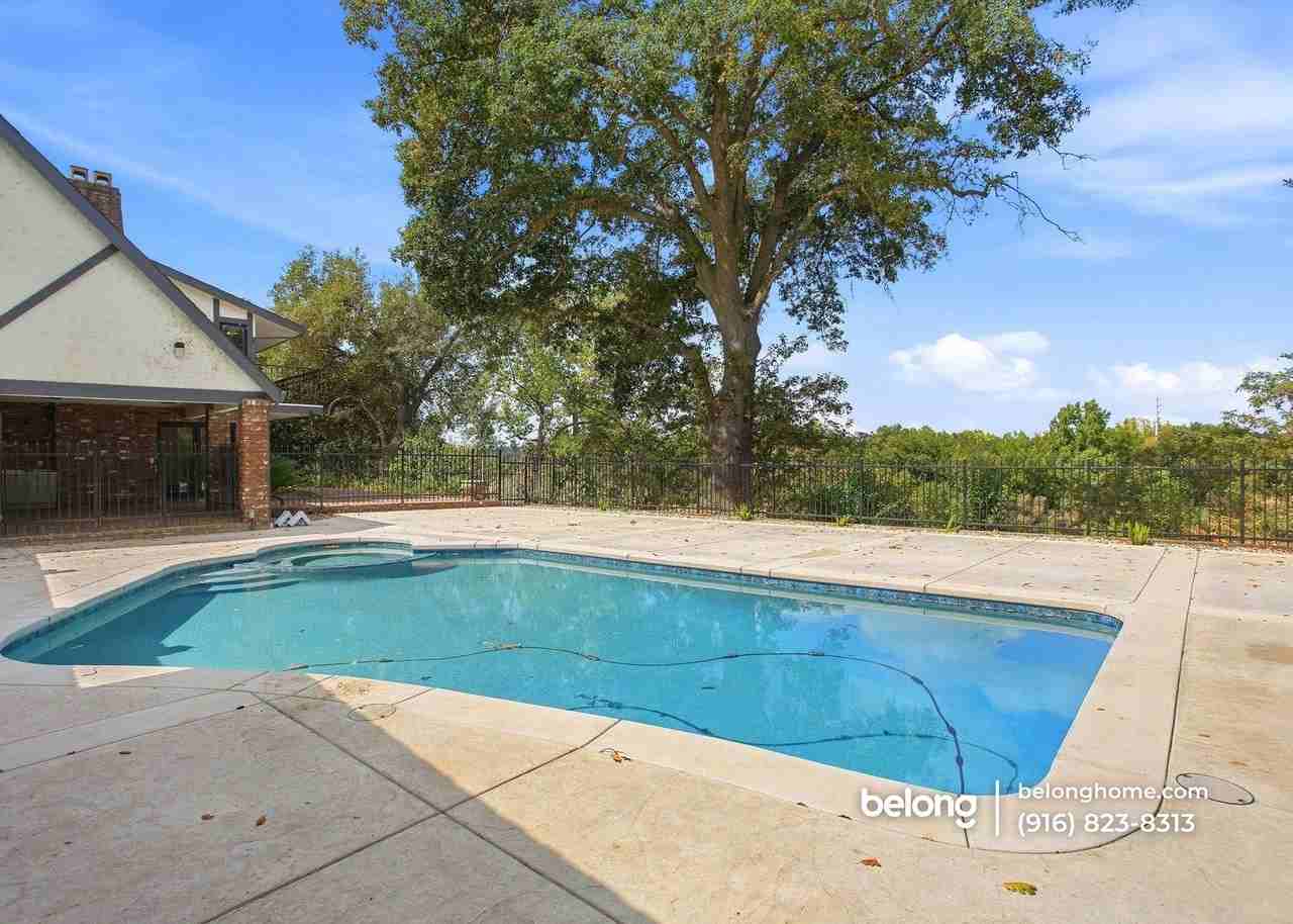 9815 Mira Del Rio Dr - Photo 7 of 25