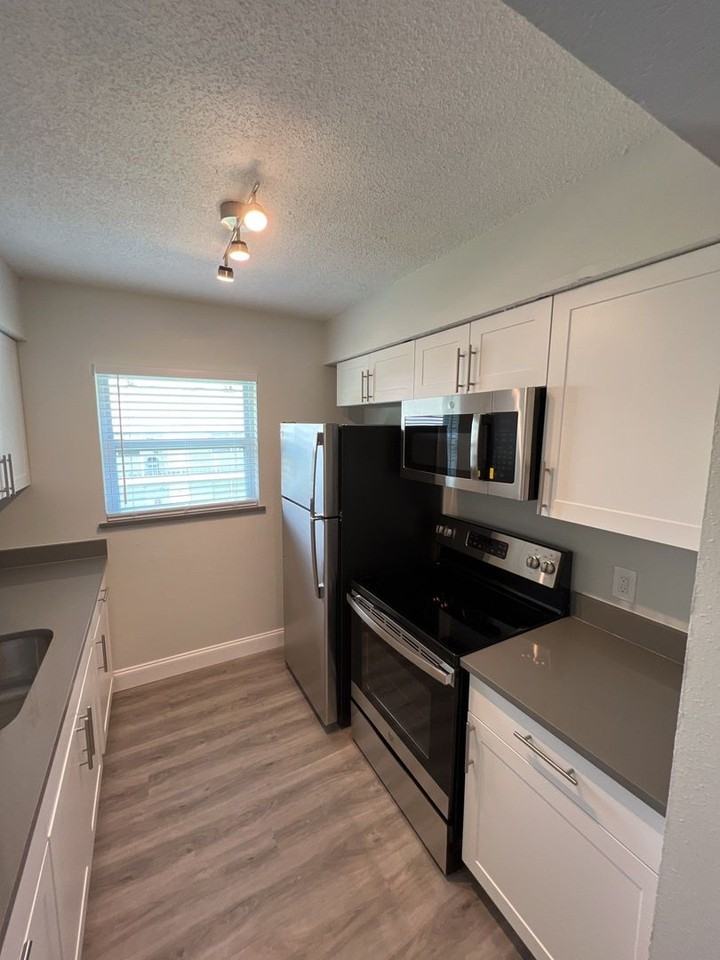 3232 On Fruitville - Photo 4 of 27