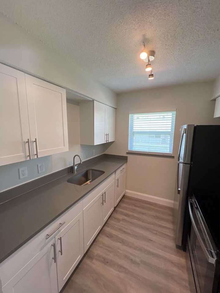 3232 On Fruitville - Photo 5 of 27