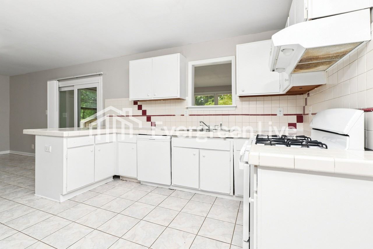3890 Skidmore Dr - Photo 5 of 8