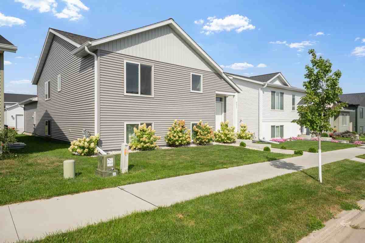 6037 Sandstone St Nw - Photo 2 of 26