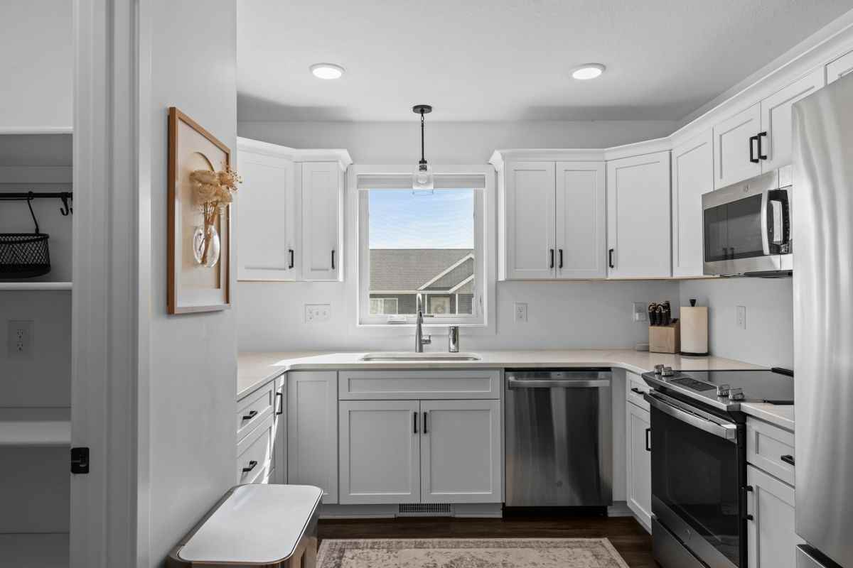 6037 Sandstone St Nw - Photo 4 of 26