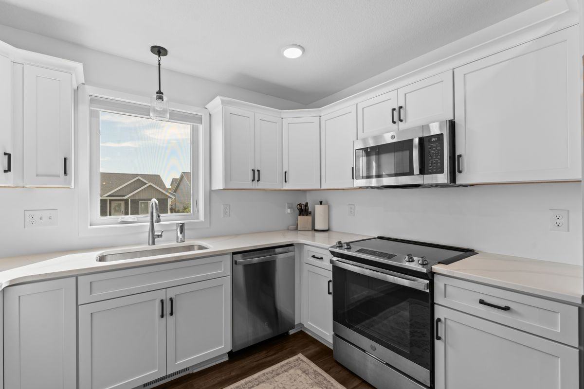 6037 Sandstone St Nw - Photo 5 of 26