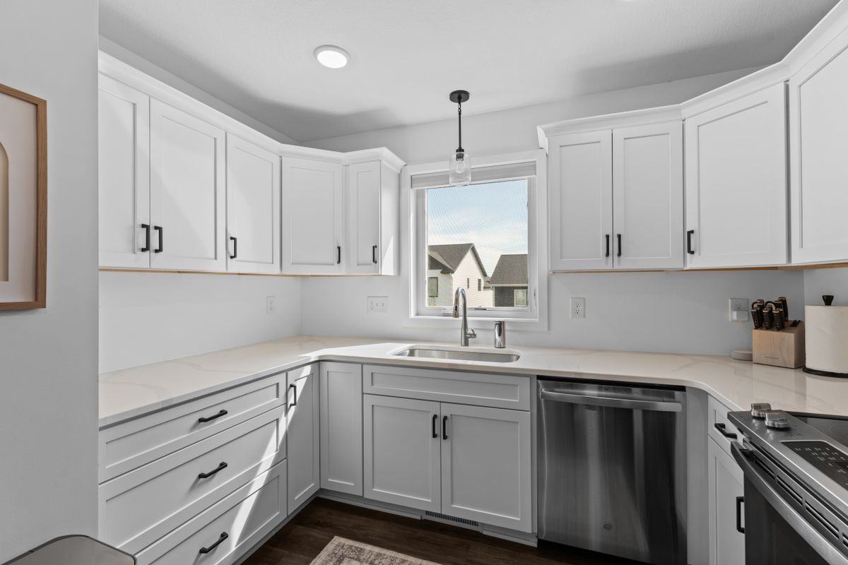 6037 Sandstone St Nw - Photo 6 of 26