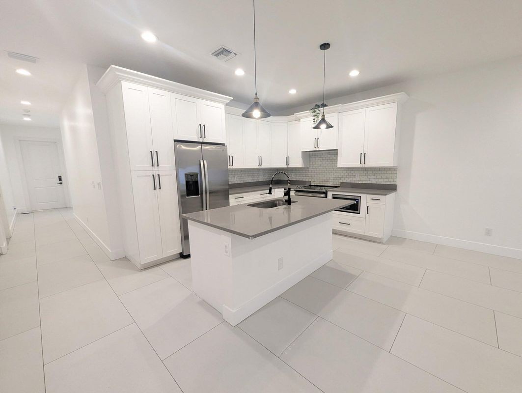 6872 Australian St - Photo 2 of 10