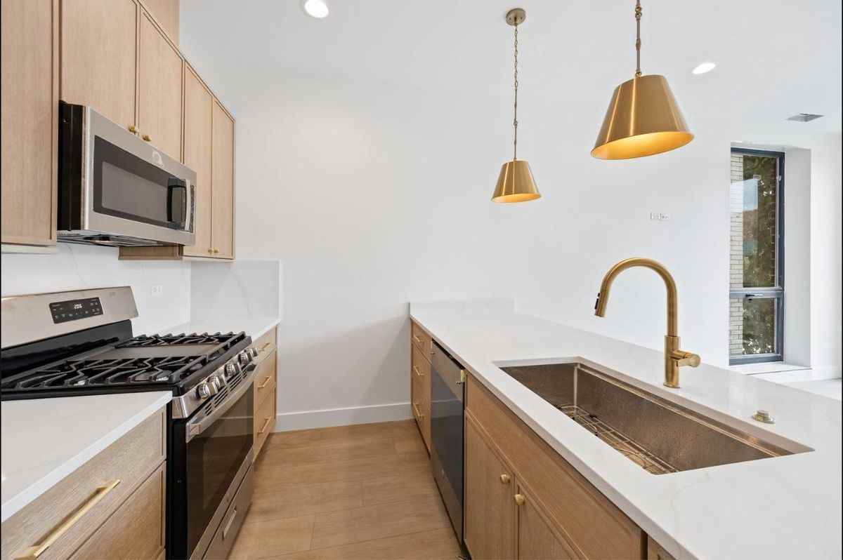 1313 W Taylor St ##2 - Photo 2 of 26