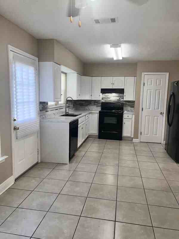 3150 Virginia St - Photo 4 of 5