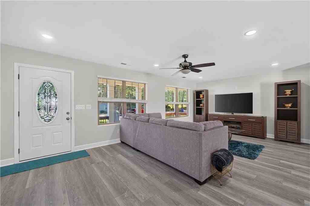224 Doster Ave - Photo 7 of 33