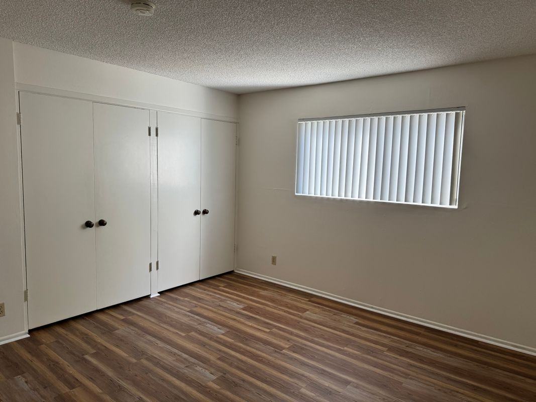 48 S Oak Ave - Photo 3 of 6