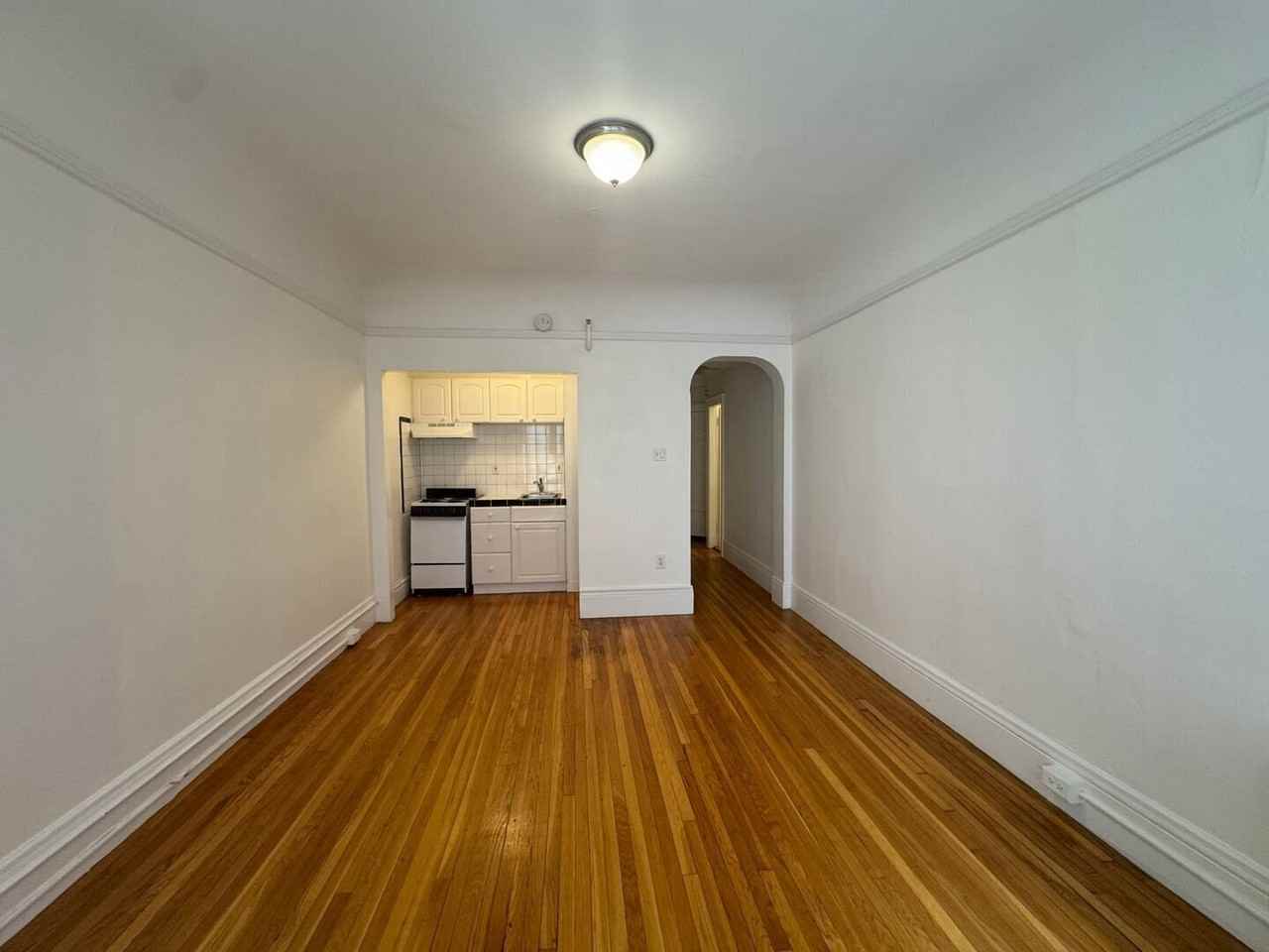 520 Geary St - Photo 2 of 4