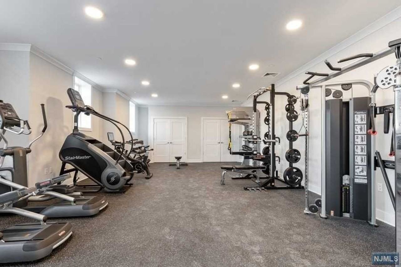 The Grande Saddle Brook - Photo 7 of 29