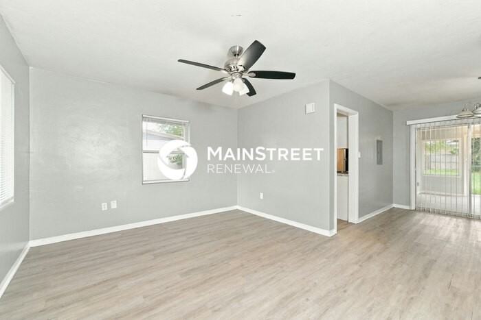 1255 Saint James Rd - Photo 4 of 18