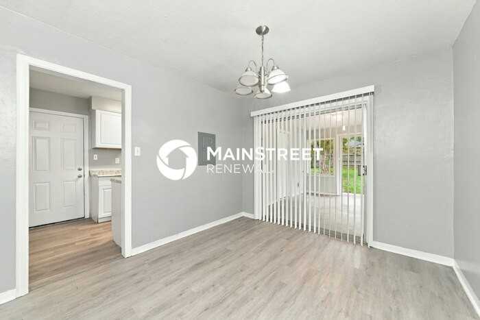 1255 Saint James Rd - Photo 7 of 18