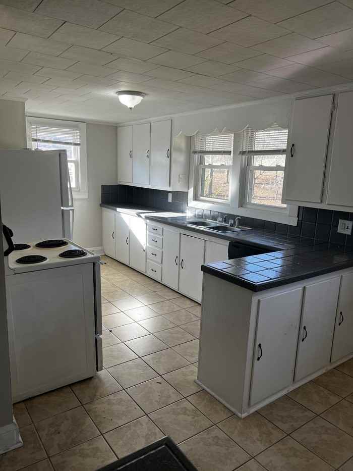 932 Old Charlotte Rd - Photo 3 of 16